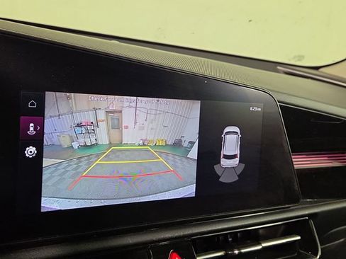 Certified 2024 Kia Niro Wind FWD image 17