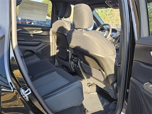 New 2025 Jeep Grand Cherokee Laredo X w/ Luxury Tech Group I image 13