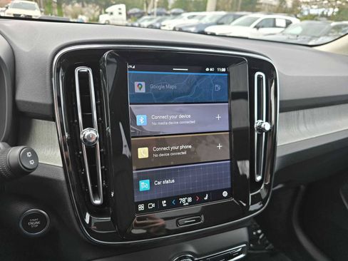 Used 2025 Volvo XC40 B5 Core image 32