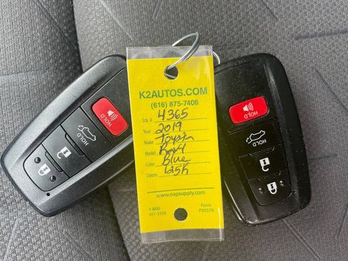 Used 2019 Toyota RAV4 XLE w/ Convenience Package AWD/4WD image 12