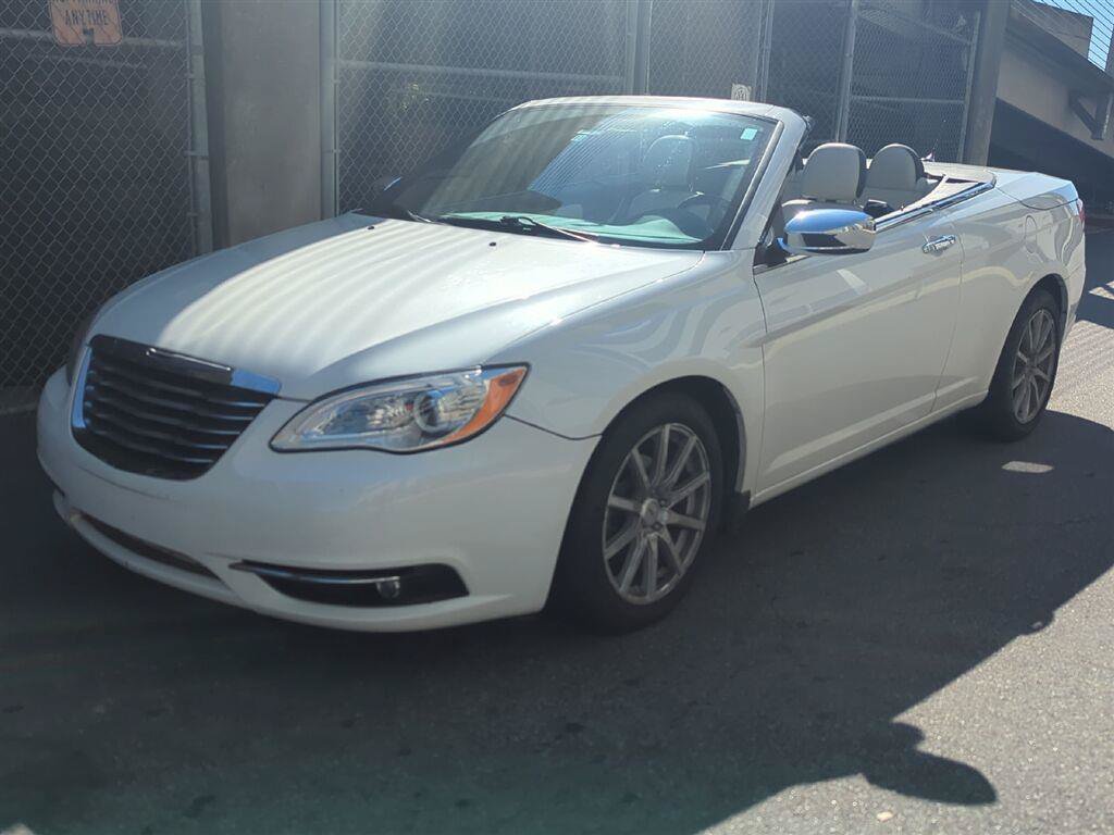 Used 2013 Chrysler 200 Limited FWD image 6