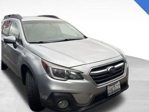 Used 2018 Subaru Outback 2.5i Premium image 3