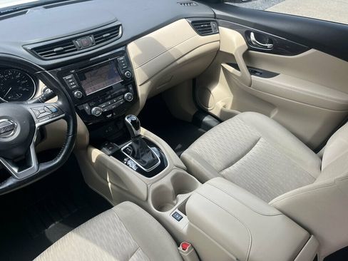 Used 2020 Nissan Rogue SV w/ Premium Package FWD image 21
