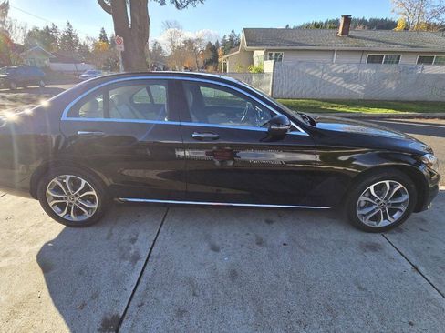 Used 2017 Mercedes-Benz C 300 4MATIC Sedan image 4