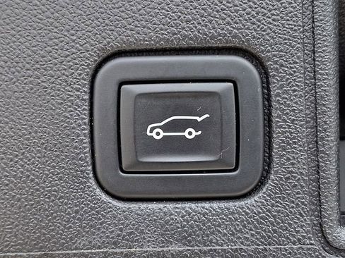 Used 2023 GMC Terrain SLT image 31