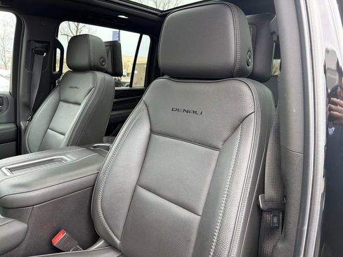 Used 2021 GMC Yukon XL Denali w/ Denali Premium Package image 28