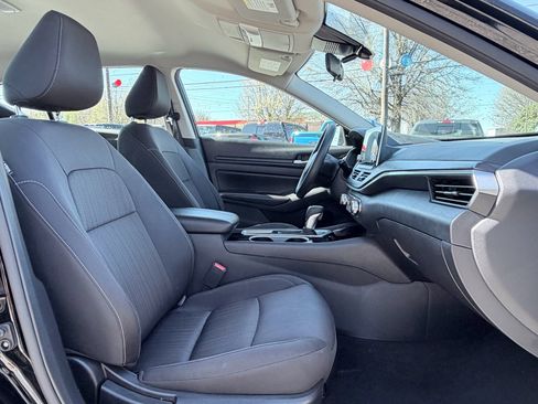 Used 2024 Nissan Altima 2.5 SV image 21