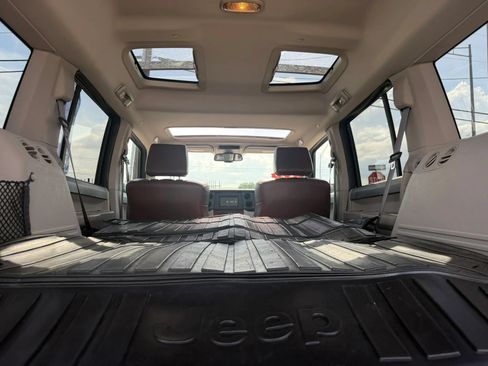 Used 2006 Jeep Commander Limited AWD/4WD image 17