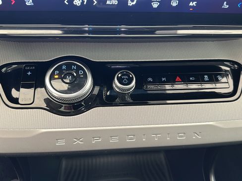 Used 2025 Ford Expedition Max Active AWD/4WD image 20