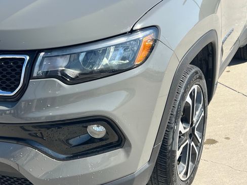 Used 2024 Jeep Compass Limited image 4