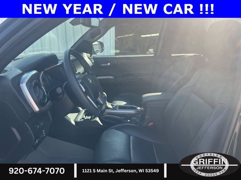 Used 2020 Toyota Tacoma Limited image 7