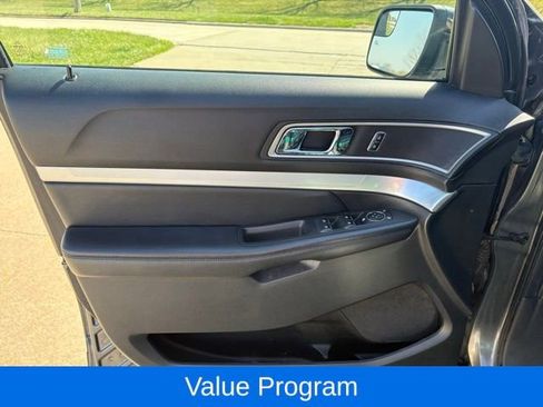 Used 2016 Ford Explorer XLT w/ Equipment Group 202A AWD/4WD image 8