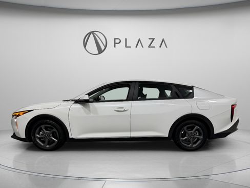 Used 2025 Kia K4 LXS image 2