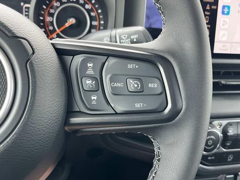 Used 2025 Jeep Gladiator Sport AWD/4WD image 15