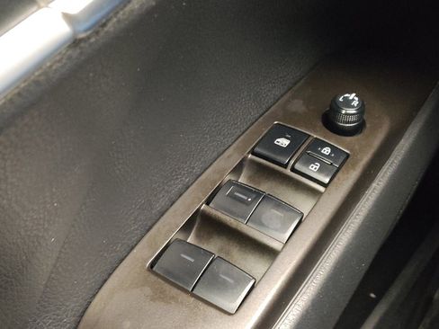 Used 2023 Toyota Camry SE FWD image 27