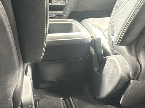 Used 2025 Chrysler Pacifica Select FWD image 39