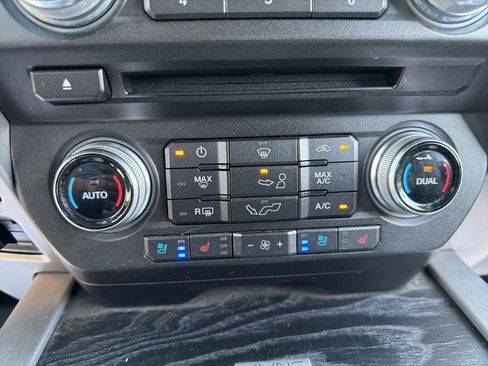 Used 2018 Ford F150 Platinum w/ Equipment Group 701A Luxury AWD/4WD image 34