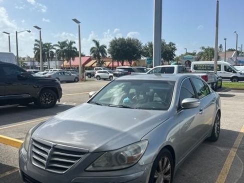 Used 2011 Hyundai Genesis 3.8 w/ Premium Navigation Pkg 3 RWD image 2