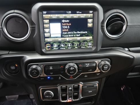 Used 2022 Jeep Wrangler Unlimited Sahara image 15