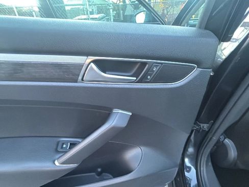 Used 2017 Volkswagen Passat 1.8T SE image 18