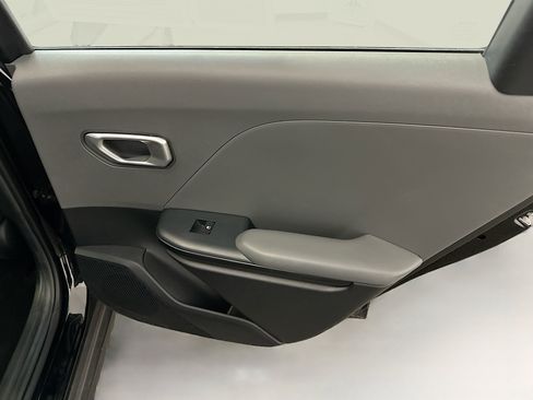 Used 2025 Kia K4 LXS image 31