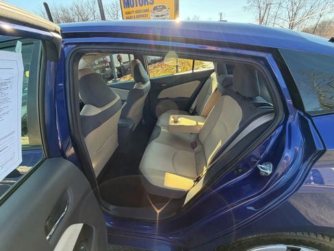 Used 2016 Toyota Prius Two image 19