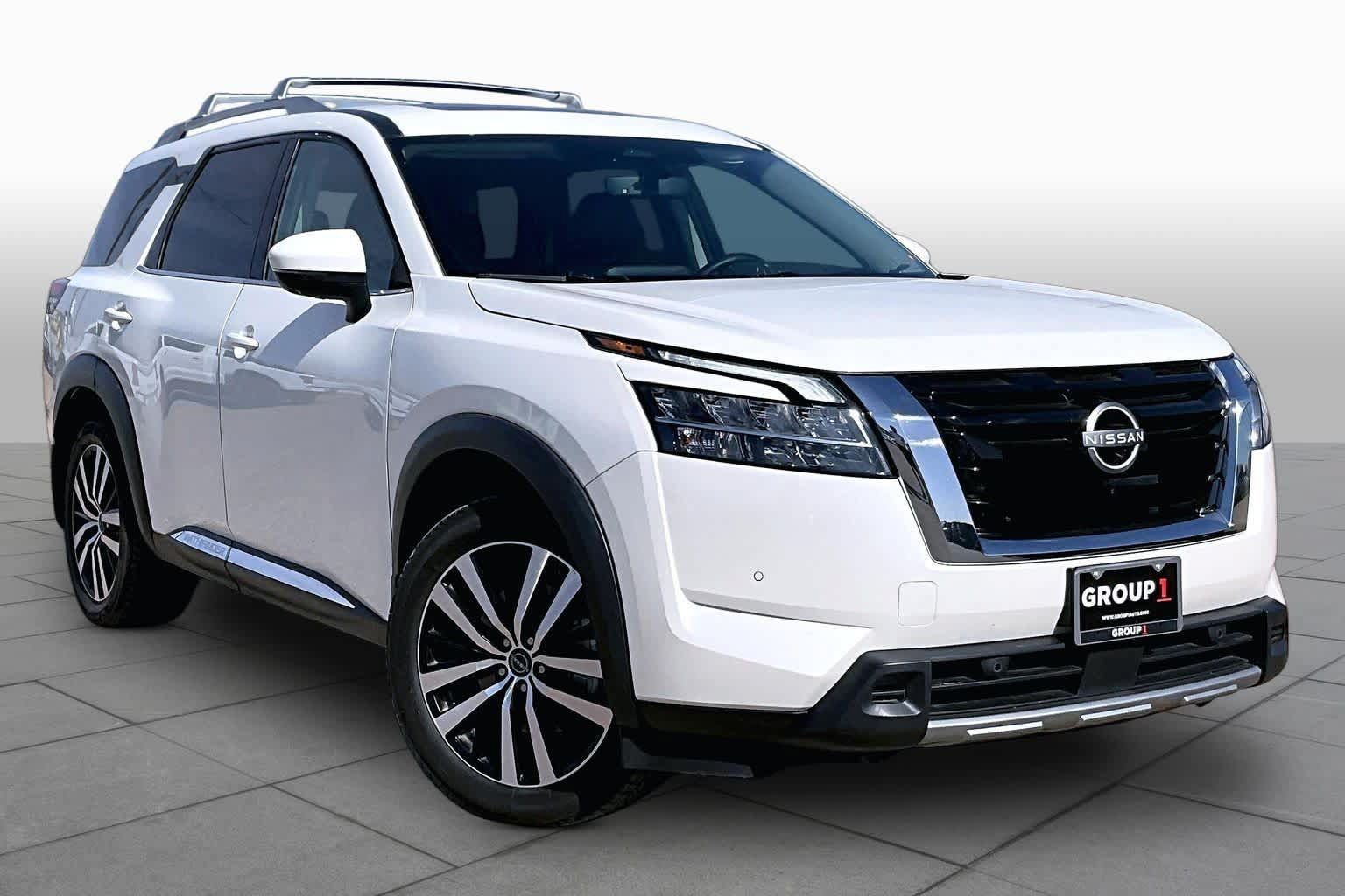 Used 2024 Nissan Pathfinder Platinum w/ Cargo Package AWD/4WD image 3