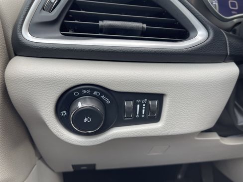 Used 2022 Chrysler Pacifica Touring-L FWD image 20