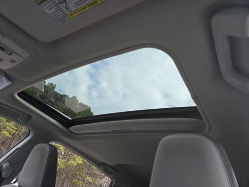 Used 2013 Toyota RAV4 XLE image 29