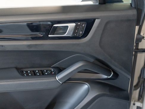 Certified 2023 Porsche Cayenne AWD/4WD image 16