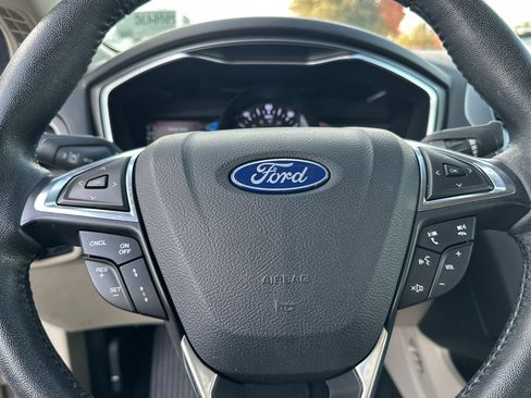 Used 2019 Ford Fusion SEL image 27