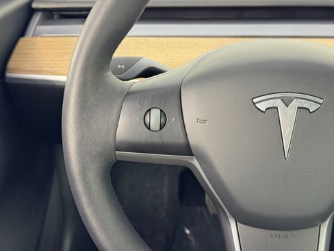 Used 2021 Tesla Model 3 Standard Range image 18