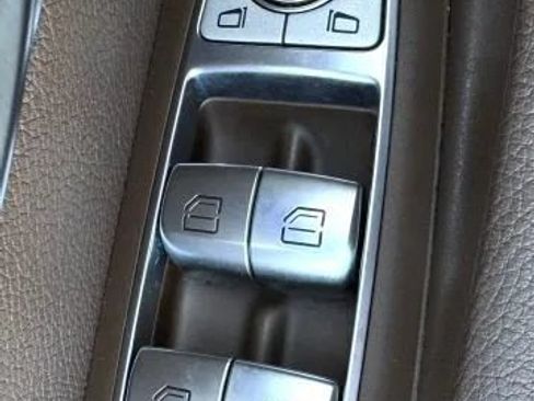 Used 2017 Mercedes-Benz E 300 image 44