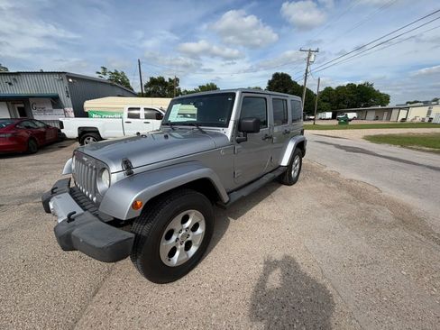 Used 2013 Jeep Wrangler Unlimited Sahara w/ Connectivity Group AWD/4WD image 1