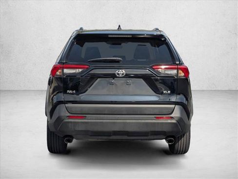 Used 2021 Toyota RAV4 XLE FWD image 7