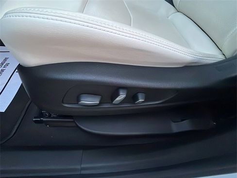 Used 2024 Cadillac XT6 Sport w/ Technology Package image 22