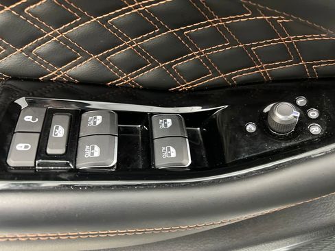 Used 2025 Jeep Grand Cherokee Summit AWD/4WD image 12