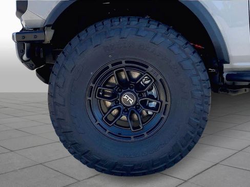 New 2025 Ford Bronco Badlands image 12