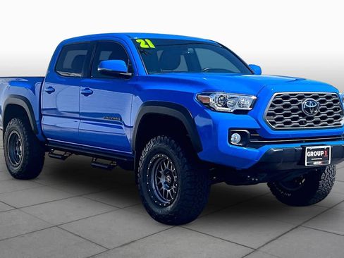 Used 2021 Toyota Tacoma TRD Off-Road w/ Technology Package AWD/4WD image 2