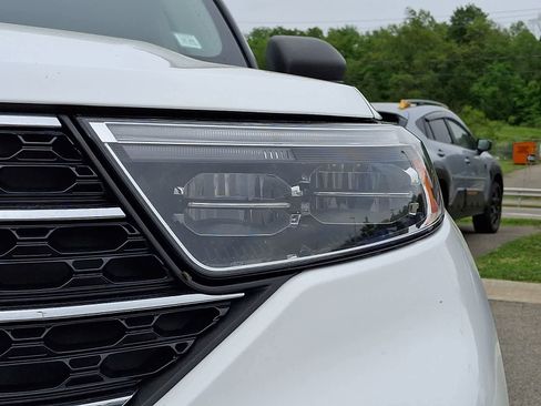 Used 2021 Ford Explorer XLT w/ Equipment Group 202A AWD/4WD image 10