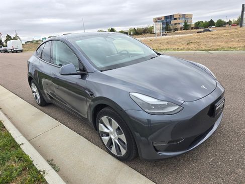 Used 2023 Tesla Model Y Long Range AWD/4WD image 7