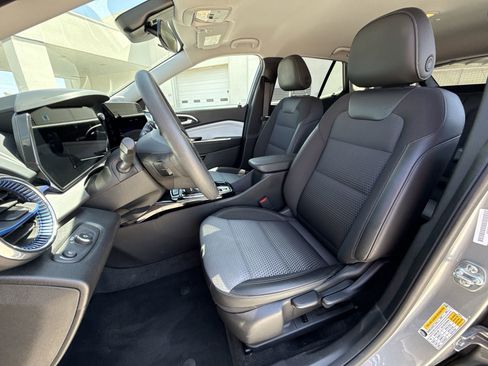 Used 2025 Chevrolet Trax LT image 13