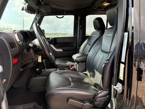 Used 2016 Jeep Wrangler Unlimited Rubicon AWD/4WD image 14