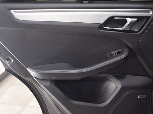 Used 2017 Porsche Macan Turbo image 12