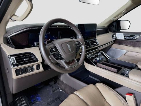 Used 2022 Lincoln Navigator L Reserve AWD/4WD image 9