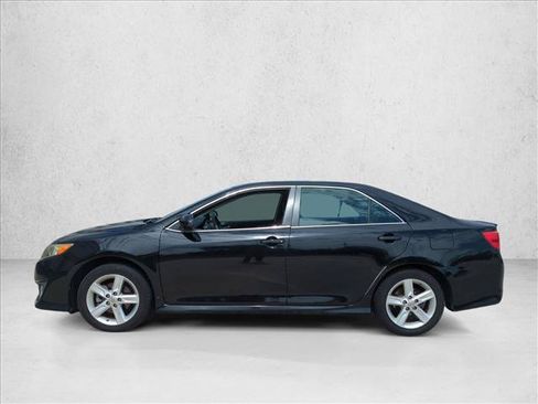 Used 2014 Toyota Camry SE FWD image 8