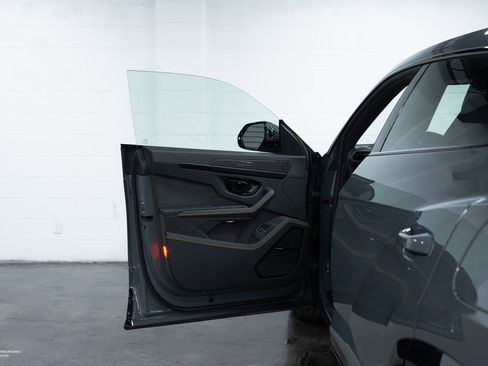 New 2025 Lamborghini Urus SE image 27