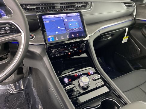 Used 2025 Jeep Grand Cherokee L Overland w/ Trailer Tow Package image 29