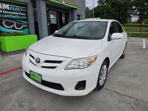 Used 2011 Toyota Corolla LE FWD image 3