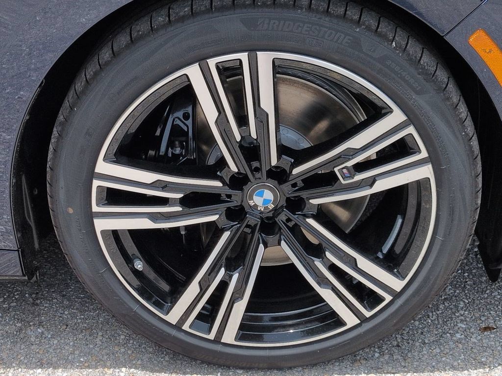 New 2026 BMW 750e xDrive AWD/4WD image 11